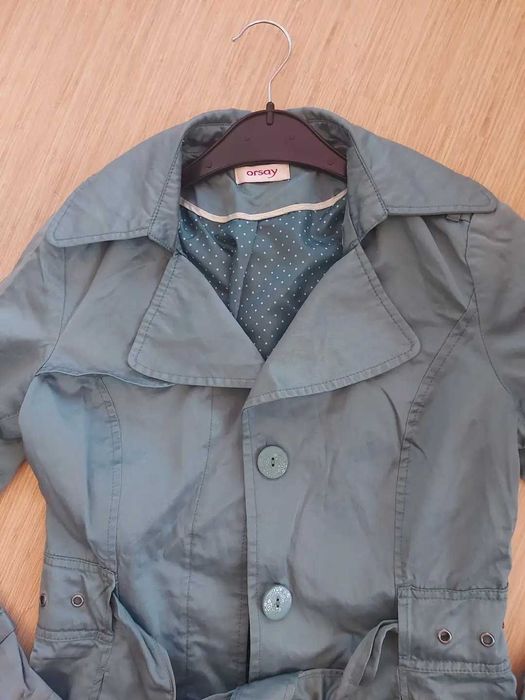 Нов тренчкот, размер С, уникален цвят