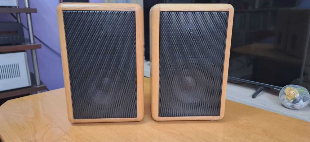 Boxe Ambiance by Henry Kloss