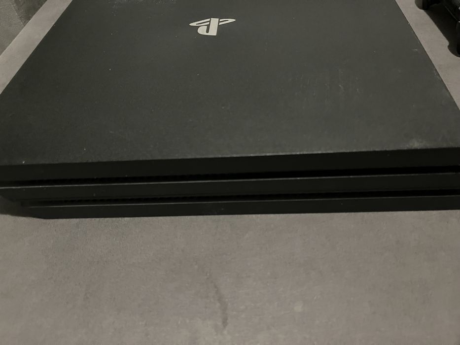 Playstation 4 Pro 1TB с игри