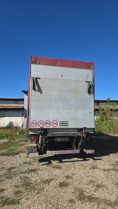 Mercedes Sprinter 311 cu prelata și lift hidraulic