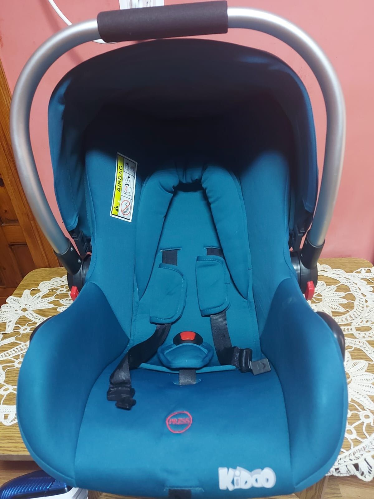 Căriucior bebe kiddo cruze+scaun mașină