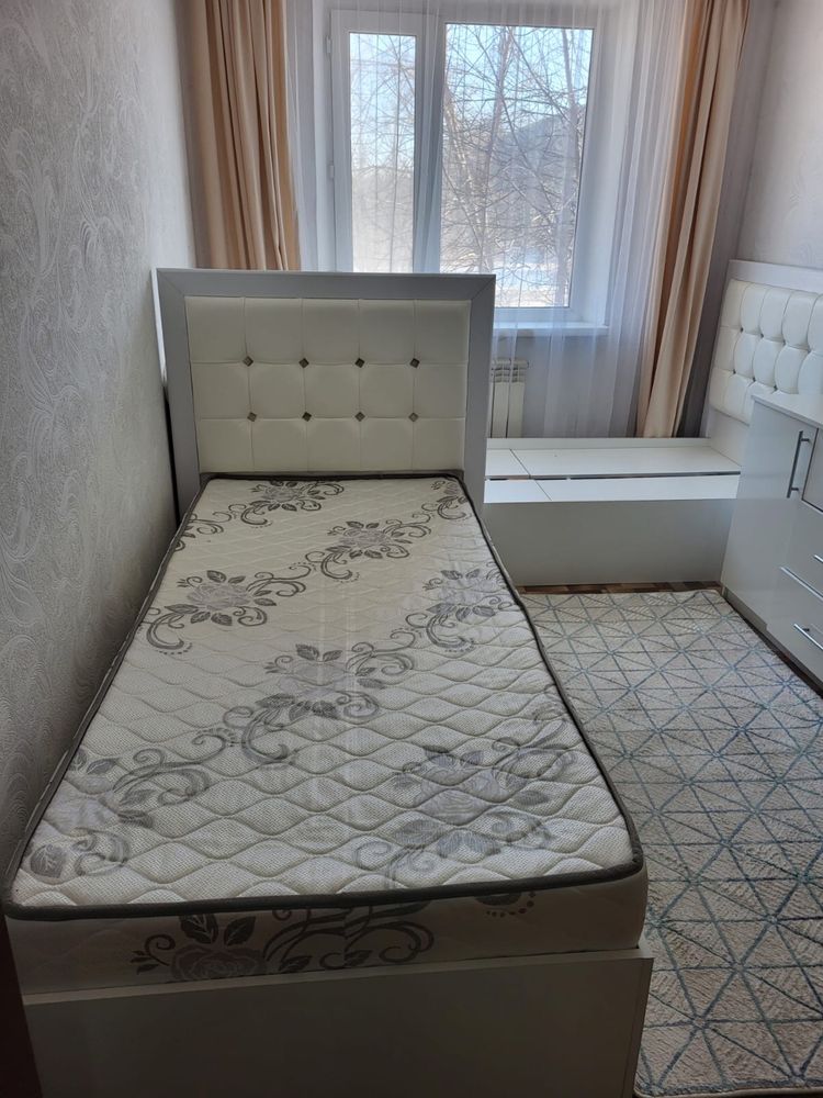 Продается 2 кровать, с 1 матрасом
