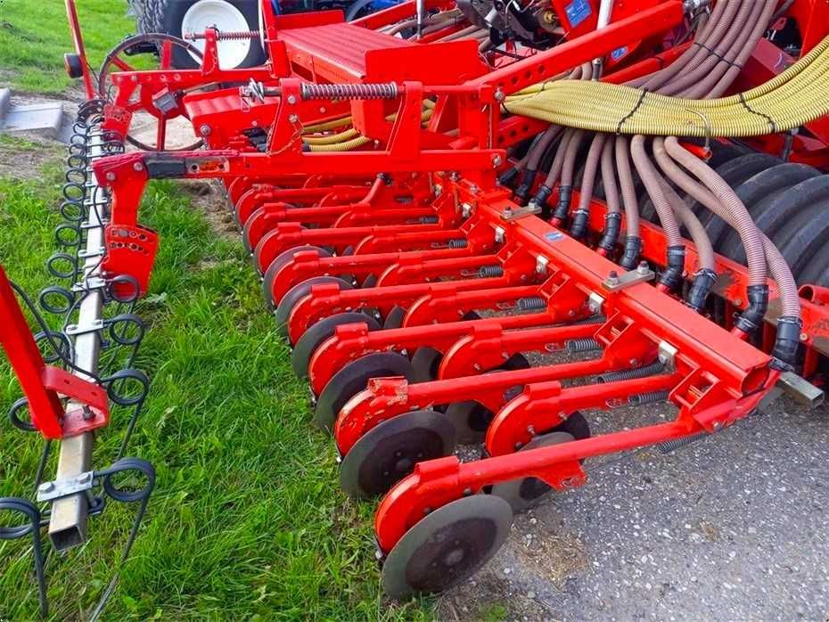 Semanatoare pneumatica pe discuri Kuhn Combiliner Venta +Freza an 2019