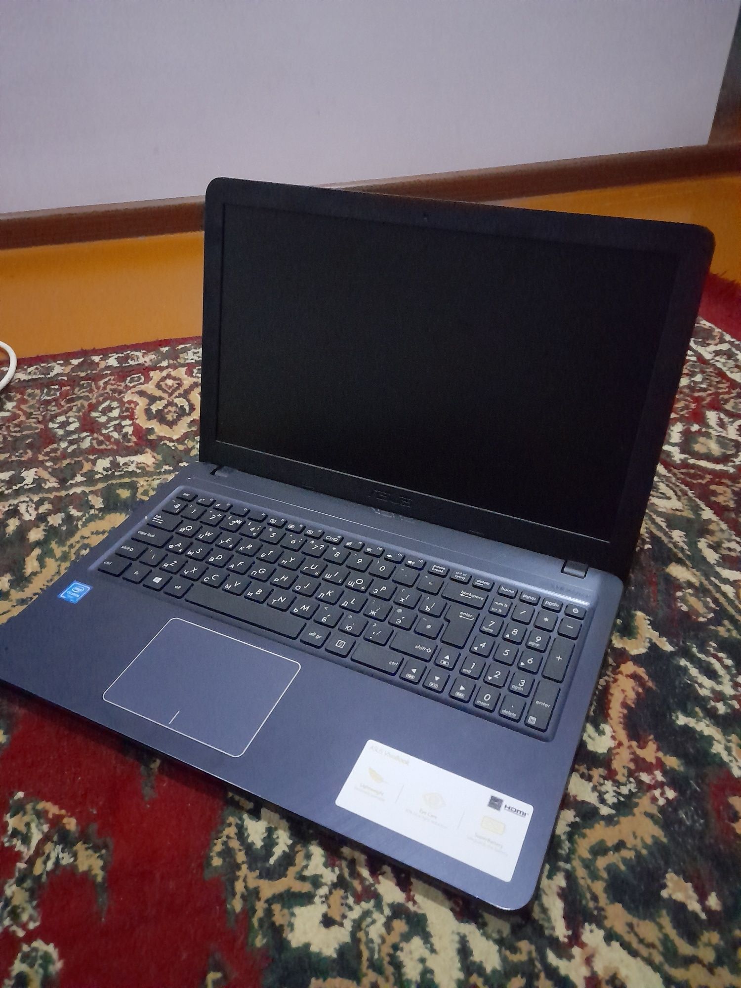 Asus Notebook i3 1tb