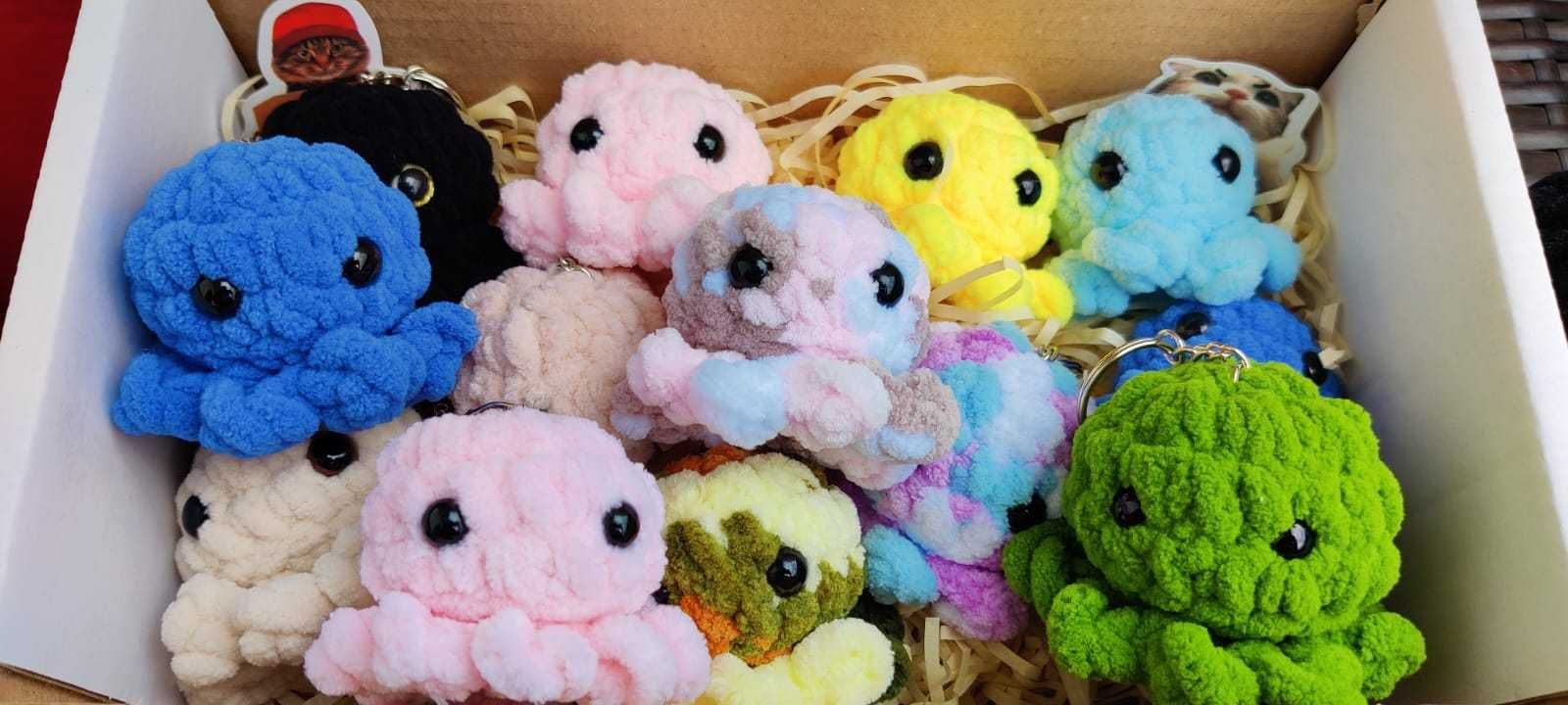 Breloc / Jucarie Caracatita Crosetata Cu Ata De Plush - Crafts by Dede