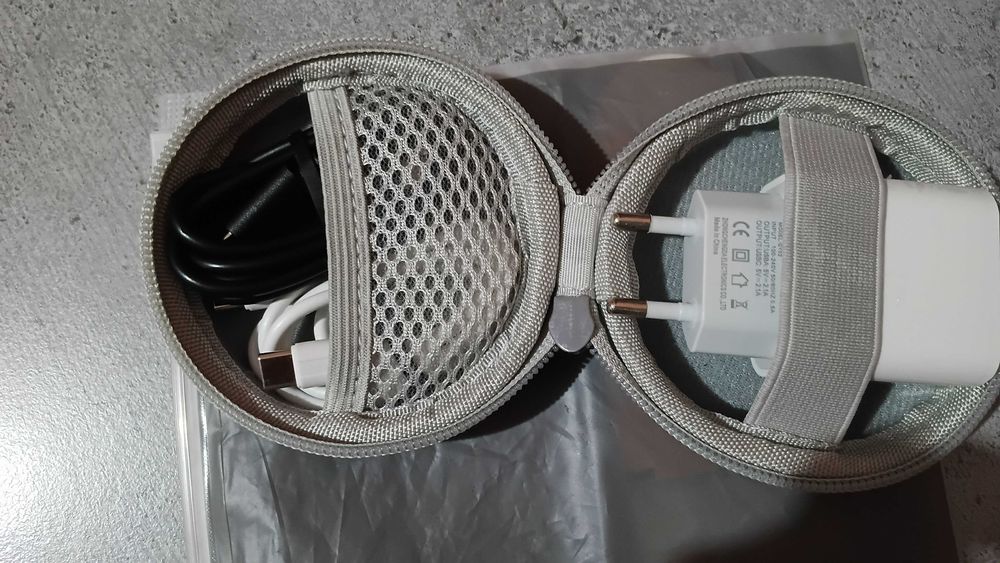 Incarcator Travel charger USB A si tip C cu husa si cabluri