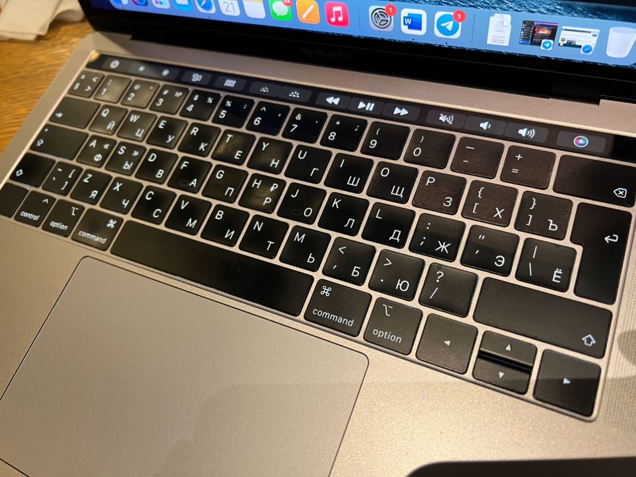 MacBook Pro (13 дюйм., 2018 г., четыре порта Thunderbolt 3)