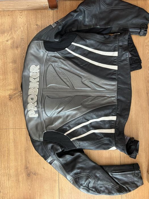 Vând geacă moto piele naturala