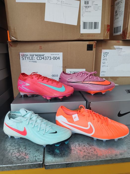 Ghete fotbal profesionale (Mercurial Phantom Tiempo)