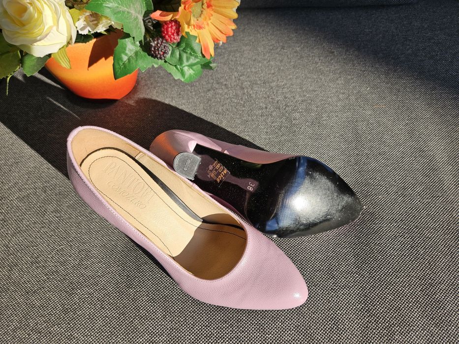 Pantofi cu toc 9cm, piele naturala, numarul 38, roz

Vand pantofi noi,