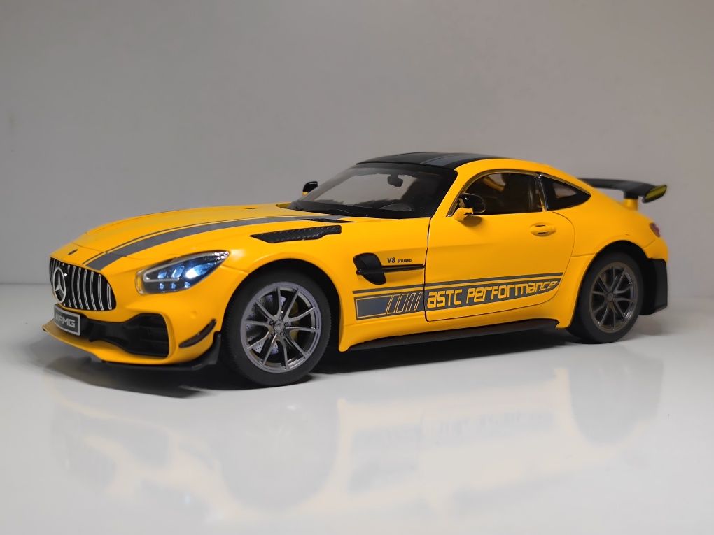 Mercedes AMG GT R 1:18 Металлическая масштабная модель машинка