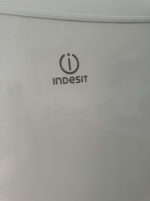 Холодильник indesit