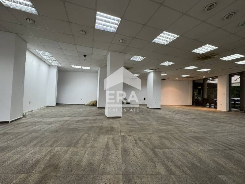 Дава се под наем Офис в Силистра, Център - 188 кв.м за 1534 € - Снимка #2