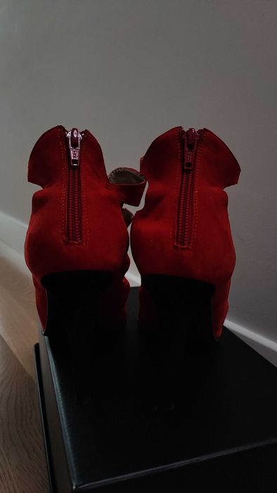 Sandale închise din piele naturală întoarsă