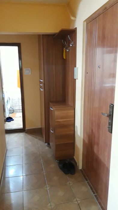 Apartament 2 camere decomandat de închiriat – Str. Măcinului, Reșița
