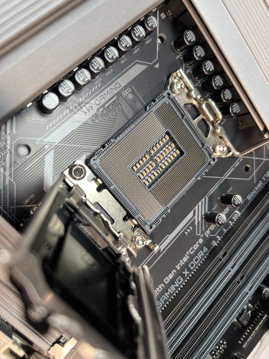 Gigabyte Z690 Gaming X DDR4 – LGA1700 – stare foarte bună
