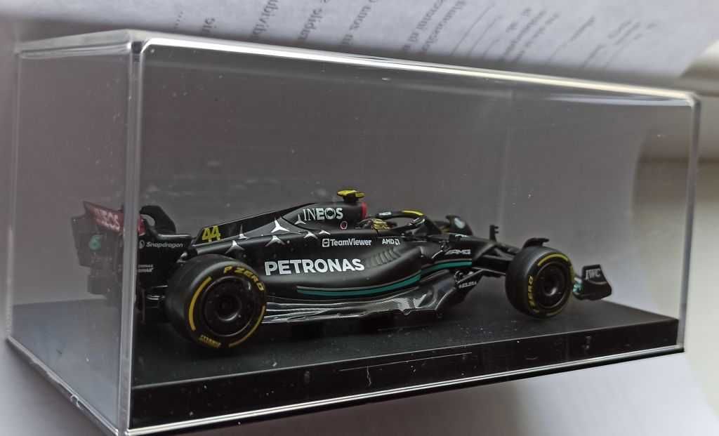 Macheta Mercedes AMG W14 Hamilton cu pilot Formula 1 2023 - 1/43 F1