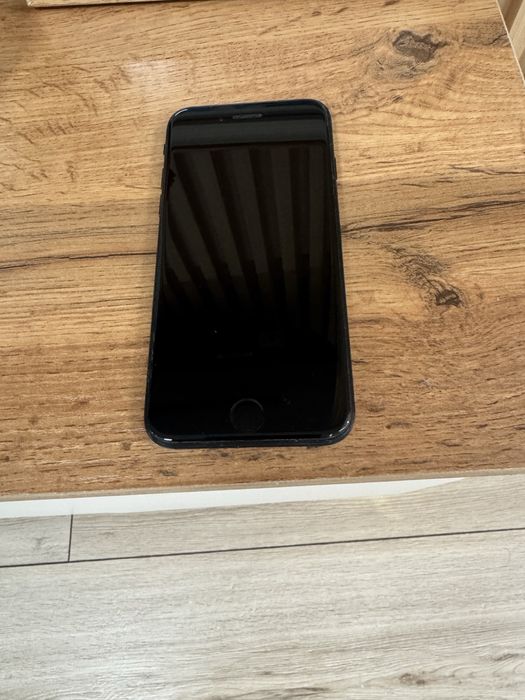 Продам смартфон Айфон SE