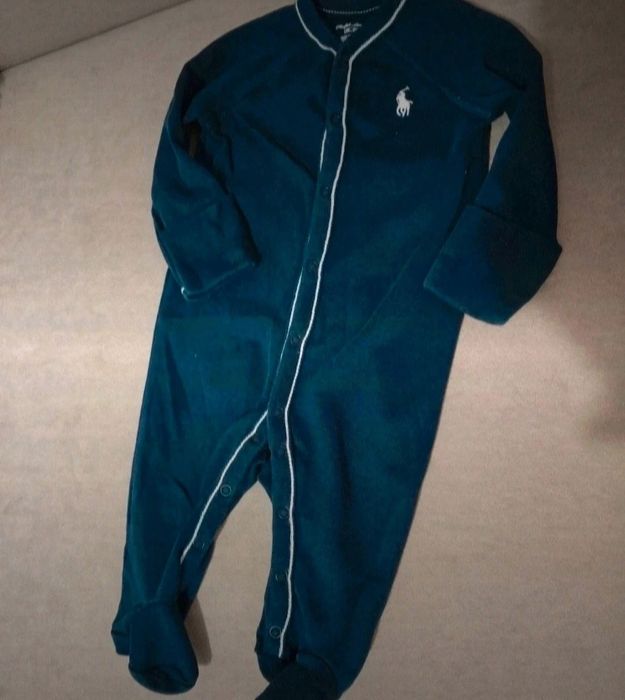 Salopetica pentru bebeluș