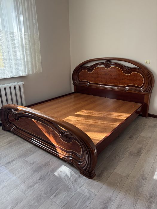 Продается шкаф, комод (туалетный столик) две тумбы
