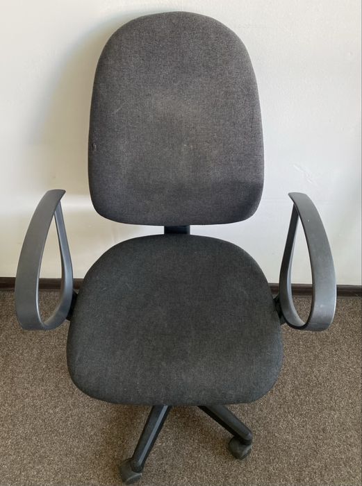 Стулья на колесах