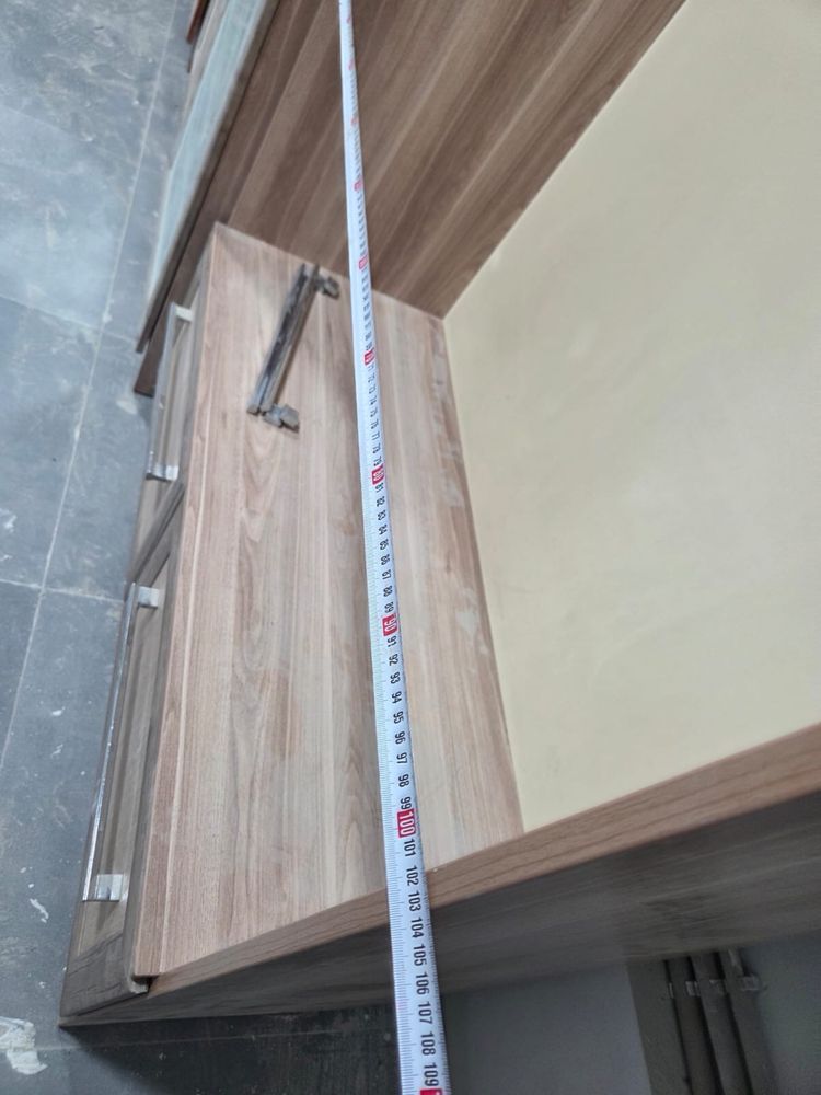 Продается шкаф в прихожую