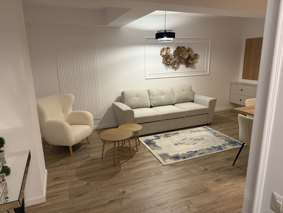 Inchiriez apartament de lux cu 3 camere, in bloc nou