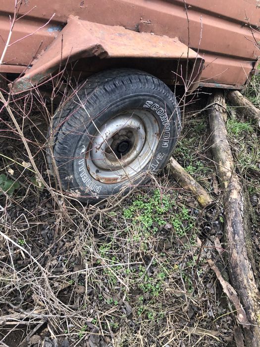 Remorca pe o axa si piesa pt remorci jud