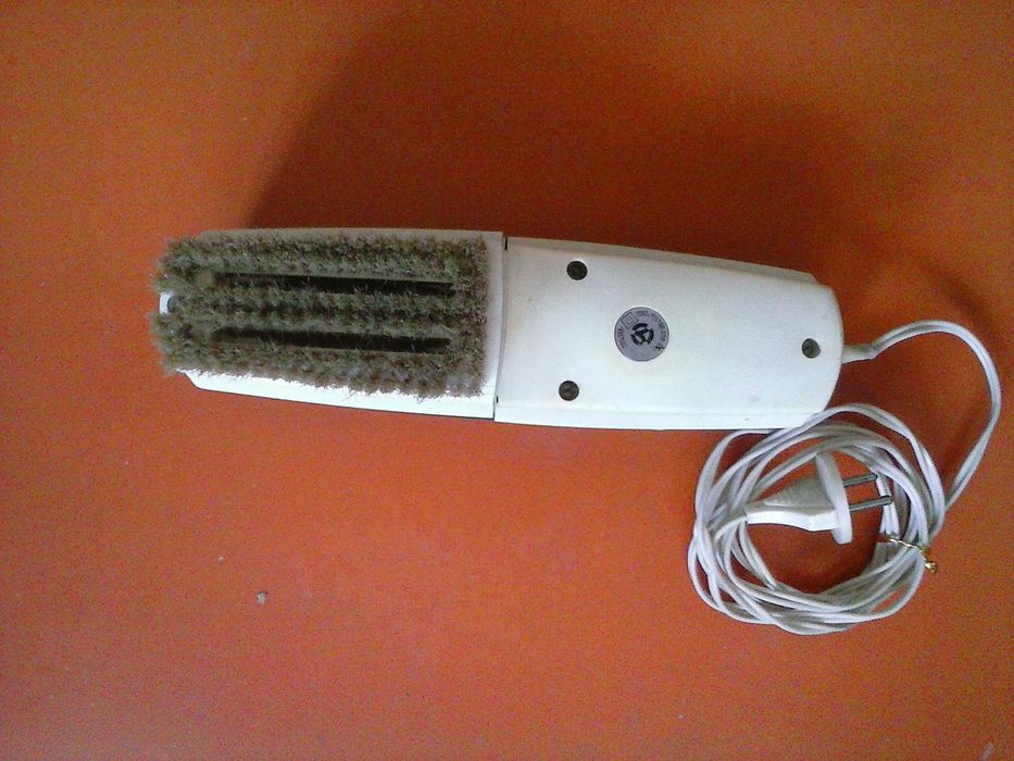 Электрощетка - пылесос бытовая  Ветерок-3