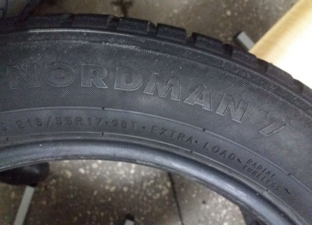 Продаю зимние шипованные шины Nokian Nordman7 215*55R17