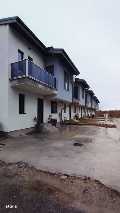 Vand 3 Vile 360Mp+300Mp Curte+2 Loc Parcare In Zona 1 Decembrie If-250