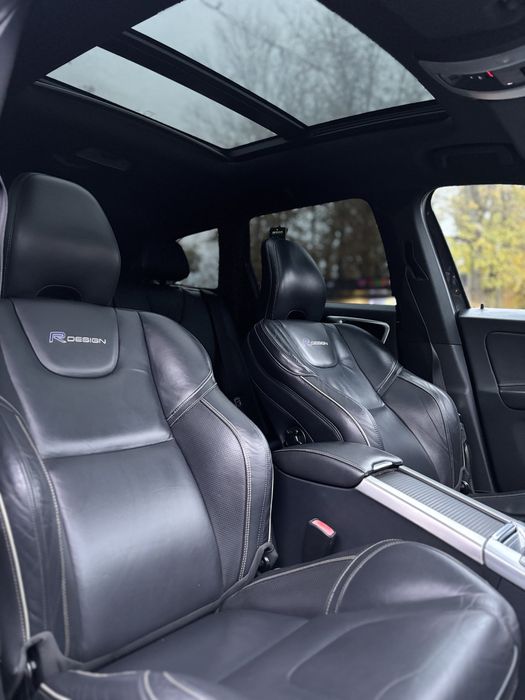 Volvo XC 60 - 2,4 D5 4x4 AWD - R Design,  215 Cp - Model 2015