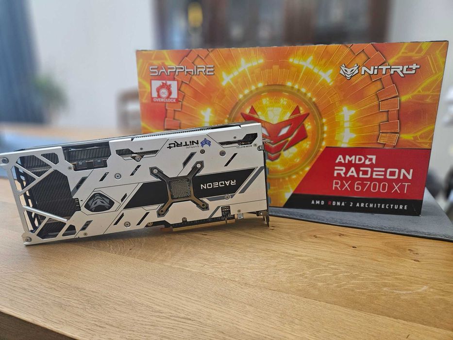 Placa video Sapphire Nitro Radeon RX6700XT 12GB