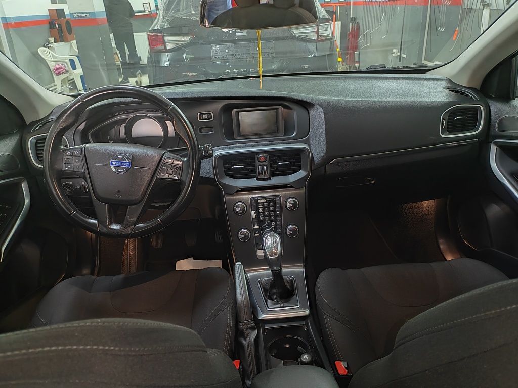 Volvo v40, 2014 D2