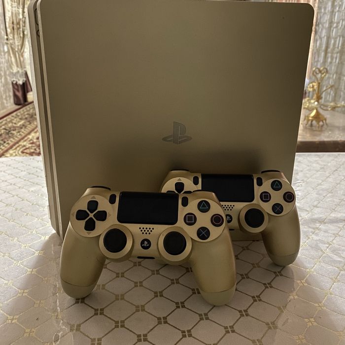 Playstation 4 Slim Gold edition