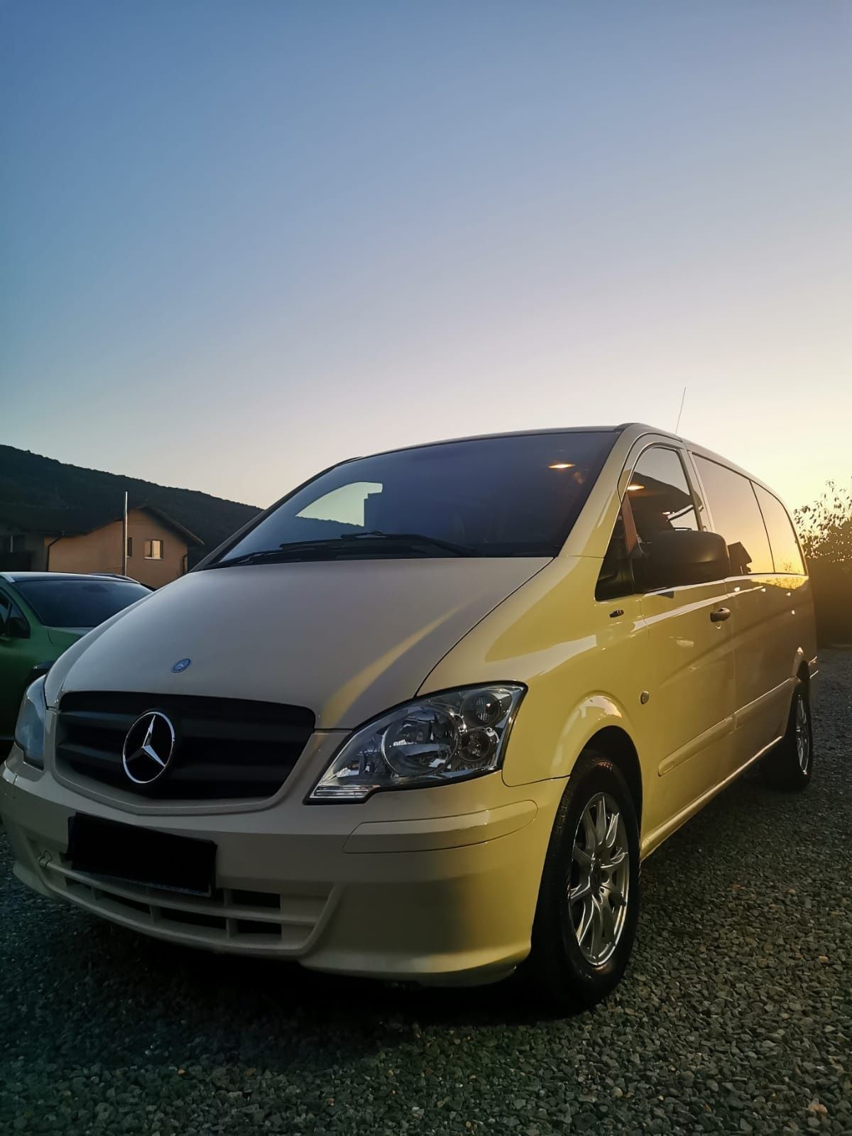 Vând Mercedes Vito