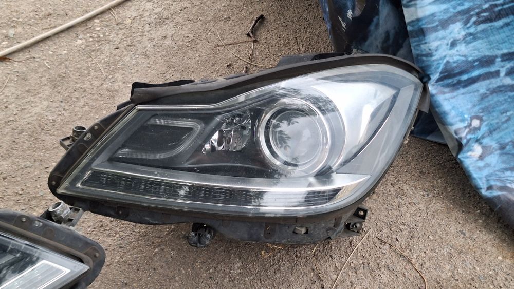 Ксенон фарове за мерцедес w204 Facelift