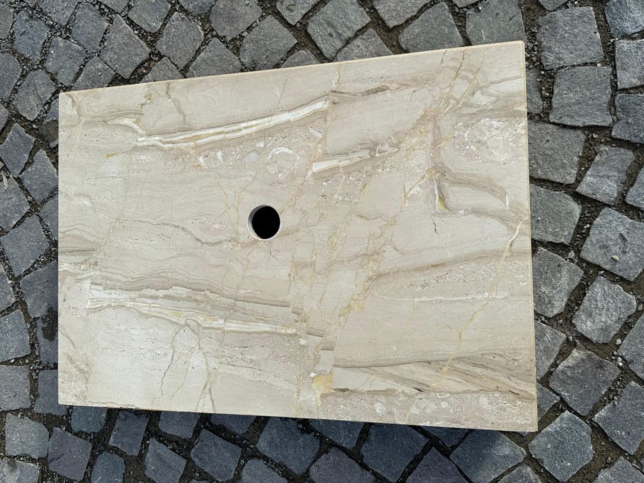 Blat chiuveta din marmura, asamblat bizotat