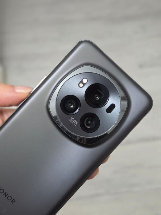 Vând Honor Magic 6 pro black
