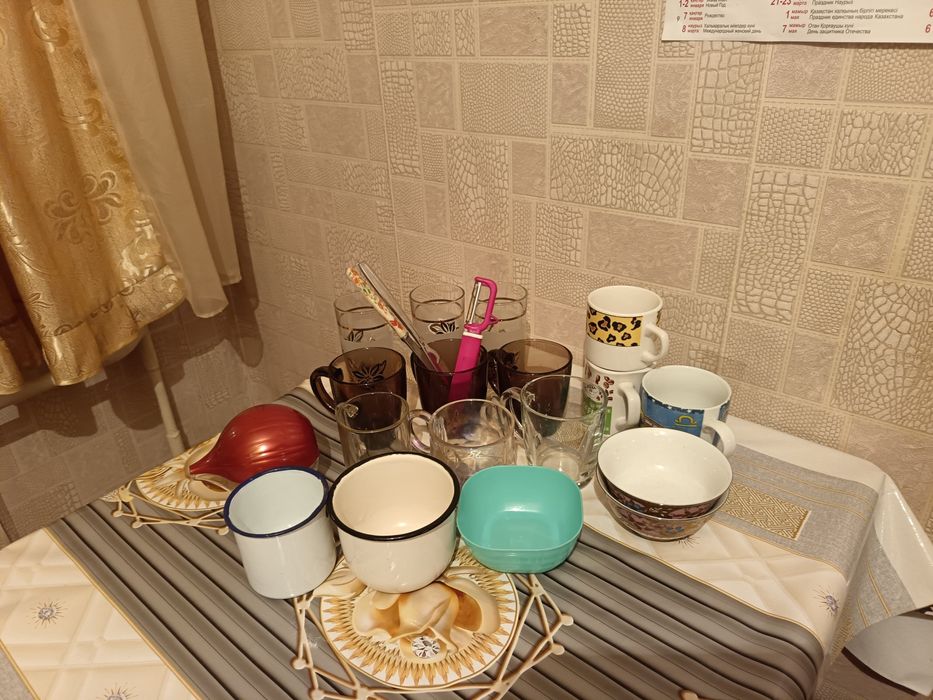 Кухонная посуда разная.