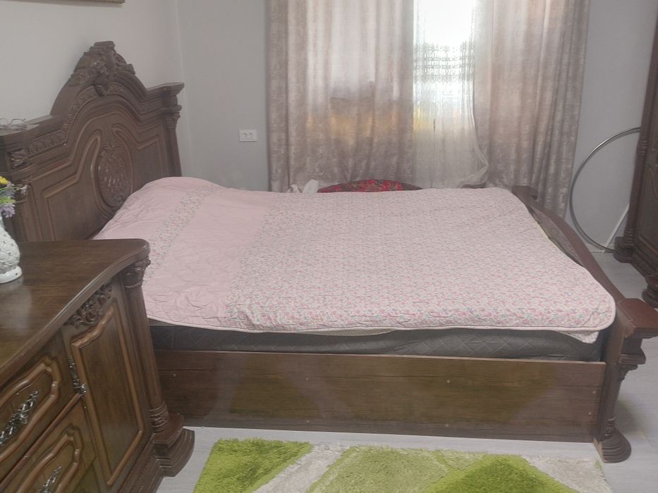 Продается спальный гарнитур