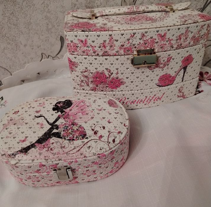 Органайзеры для ювелирных изделий и косметики.