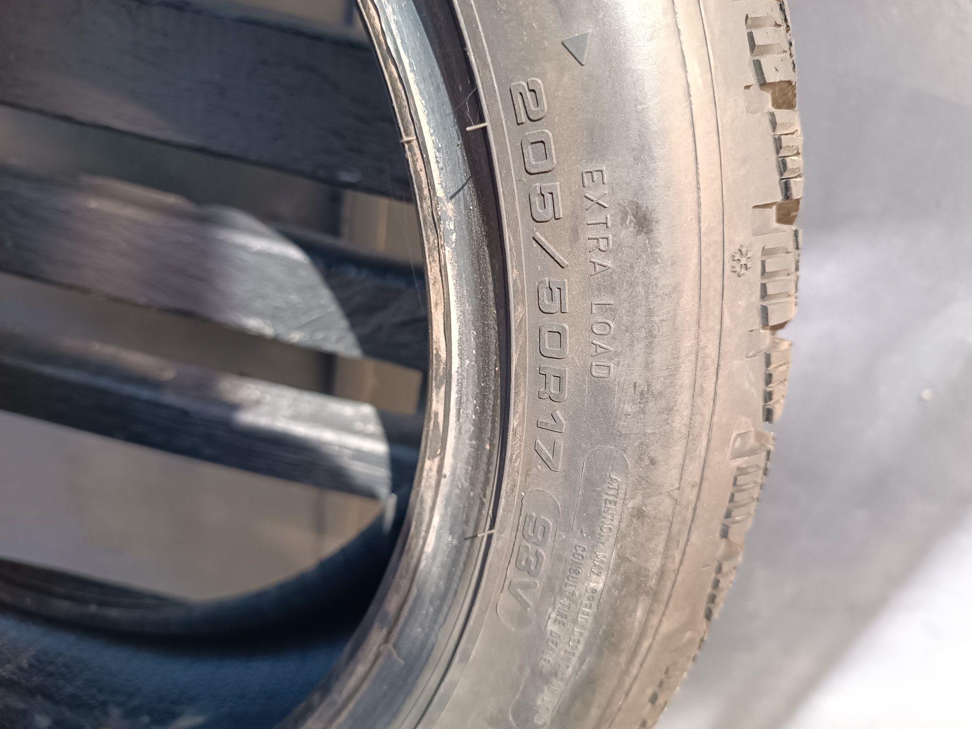 Зимни гуми Goodyear 205 50 17-2 бр.