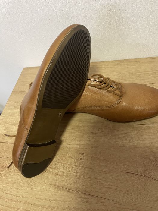 Pantofi cu siret