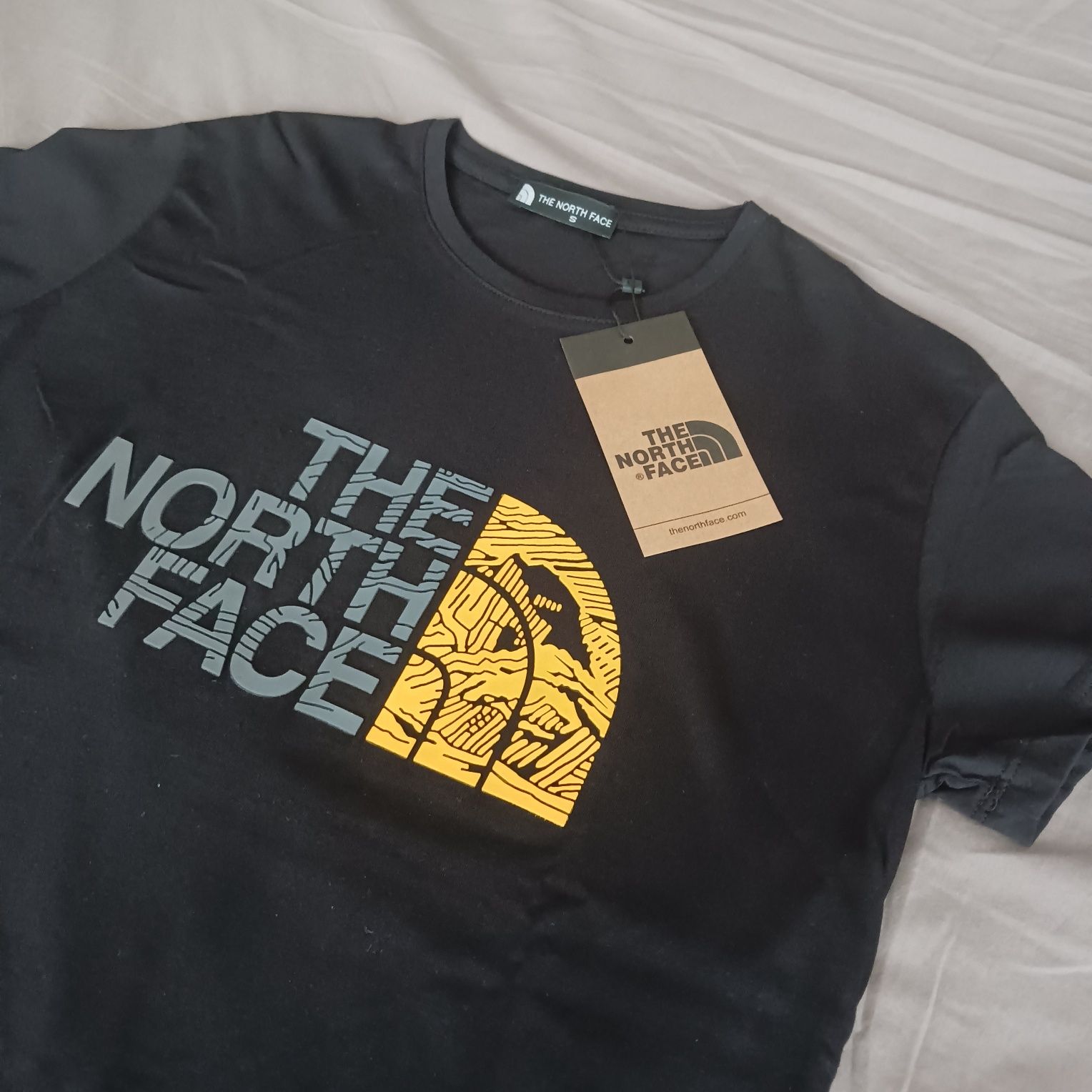 Тениска The North Face - черна, тъмно синя и сива