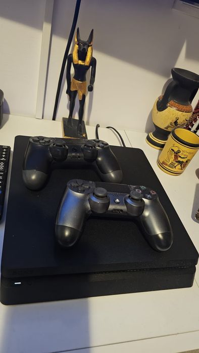 PS 4 Slim,2 manete,500 GB