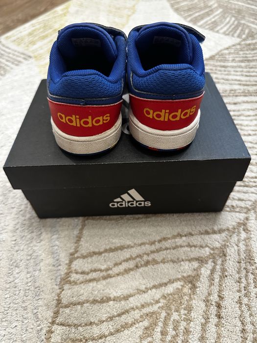 Зимни обувки адидас момче