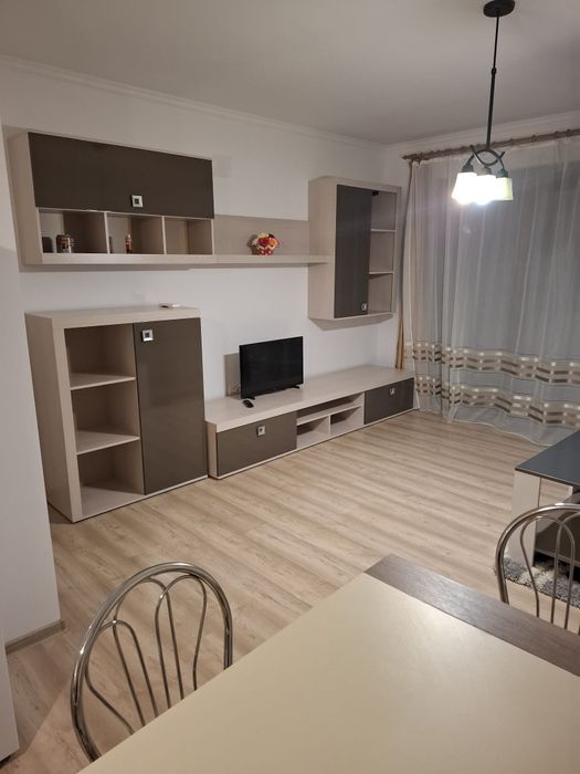 Închiriez apartament