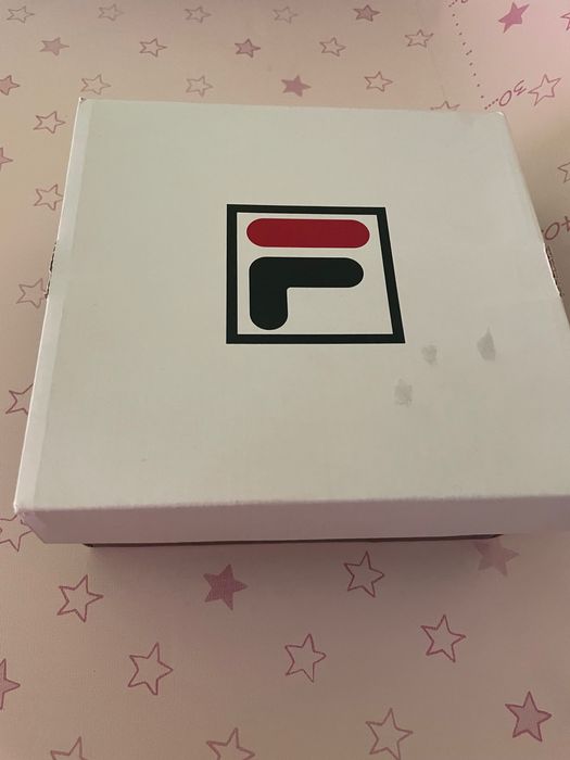 Детски бели кецове фила