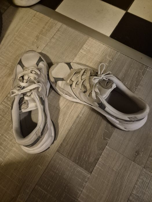 Маратонки NIKE, номер 36,5.